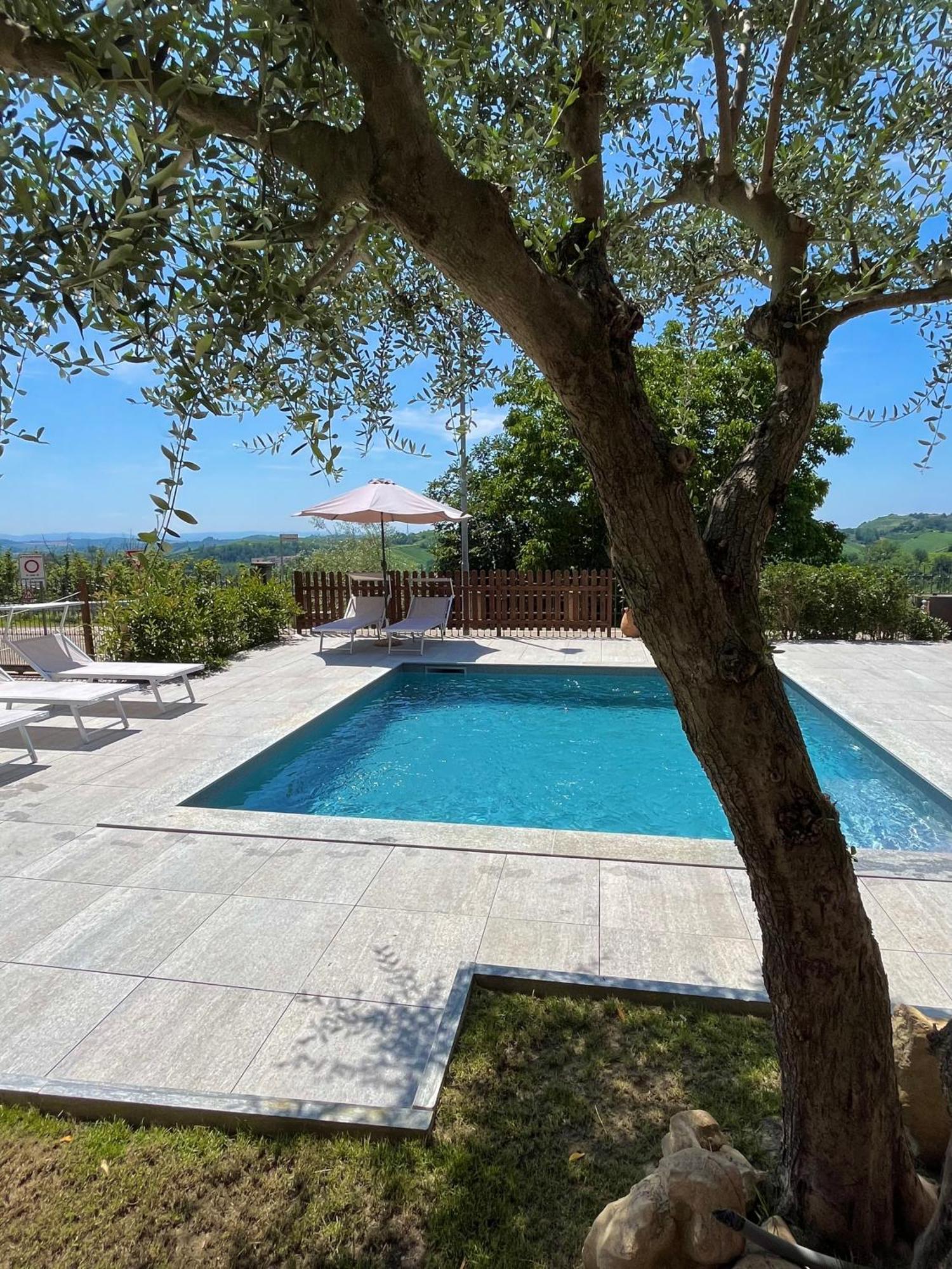 Belvedere Bike Hotel Montà 外观 照片